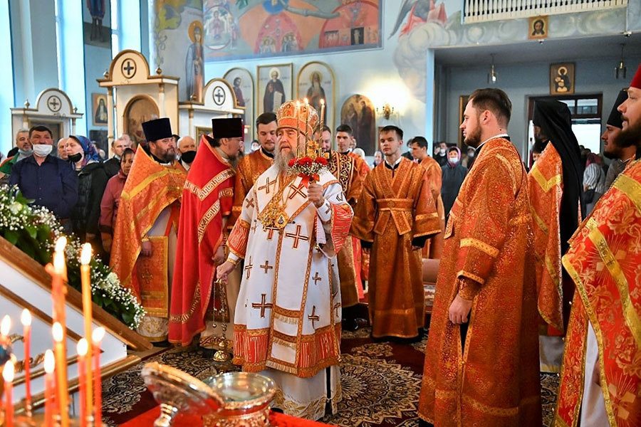 В неделю о Фоме Глава Православной Церкви Казахстана совершил Литургию в Константино-Еленинском соборе города Костаная