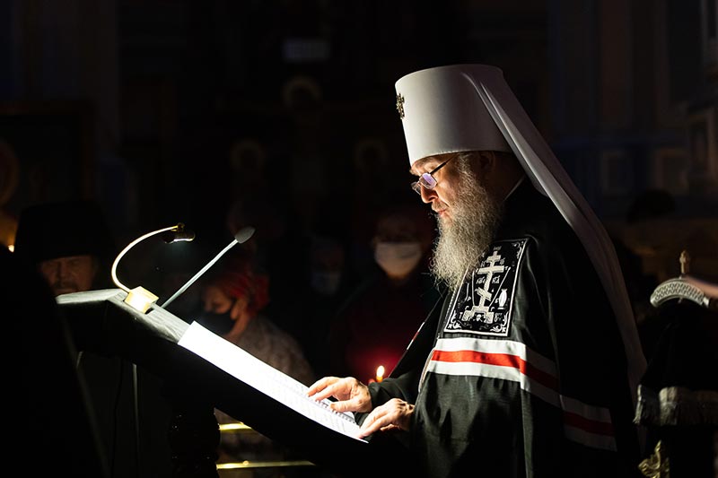 В Вознесенском соборе Алма-Аты митрополит Александр прочитал третью часть великого покаянного канона