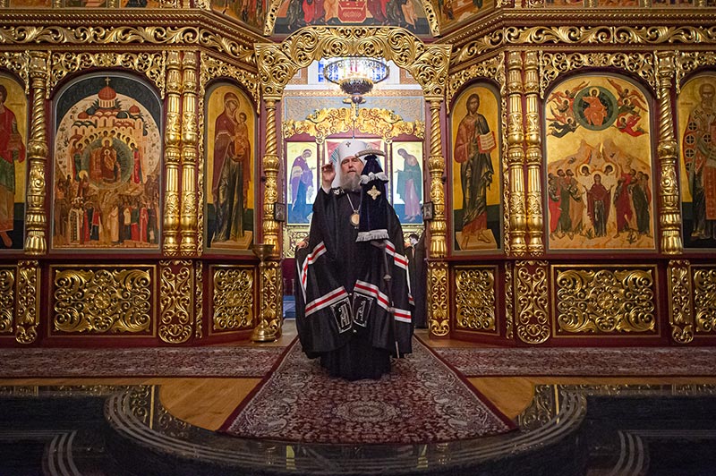 В Вознесенском кафедральном соборе Алма-Аты митрополит Александр совершил великую вечерню с чином прощения