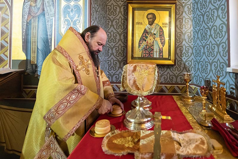 Епископ Талдыкорганский Нектарий совершил Литургию в Матронинском храме Южной столицы