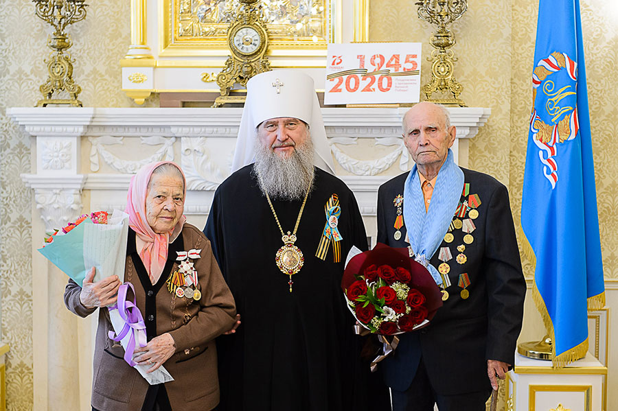 Глава Казахстанского Митрополичьего округа вручил церковные награды ветеранам Великой Отечественной войны