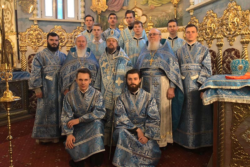 Служение викариев Астанайской епархии в праздник Сретения Господня