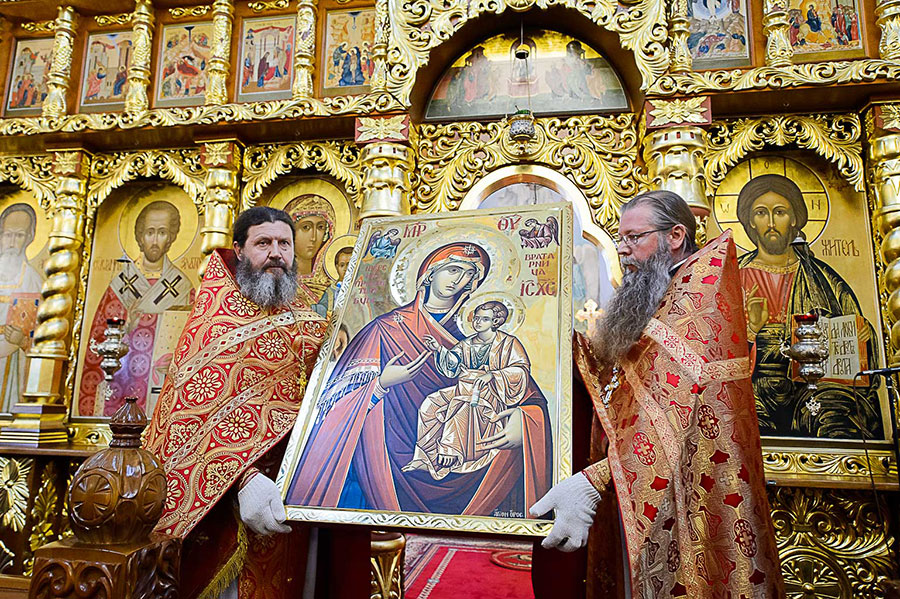 Алма-Ата обрела новую святыню – в Никольский собор принесена Иверская икона Божией Матери, написанная на Святой Горе Афон