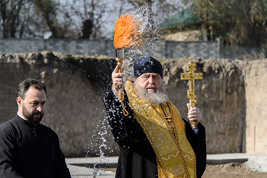 Митрополит Александр совершил закладку паломнического центра Иверско-Серафимовского монастыря Алма-Аты