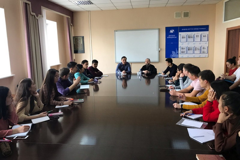 Епископ Геннадий встретился со студентами Евразийского национального университета