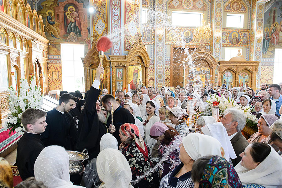 Вознесение Господне. Глава Казахстанского Митрополичьего округа совершил Литургию в Софийском соборе Алма-Аты