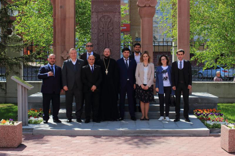 Армянские парламентарии посетили главный храм Казахстана