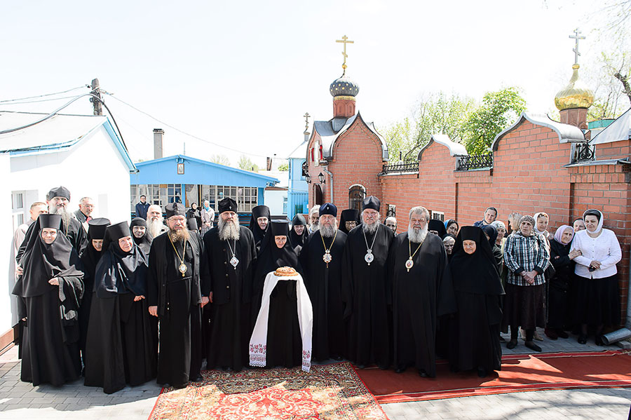 Митрополит Александр и главы иностранных делегаций посетили строящийся Троицкий собор Караганды