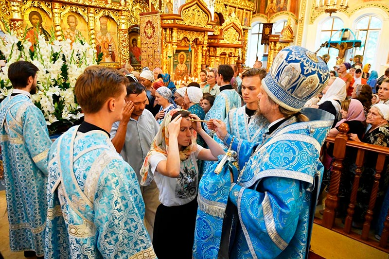 В праздник Успения Пресвятой Богородицы епископ Каскеленский Геннадий возглавил богослужения в Никольском соборе Алма-Аты