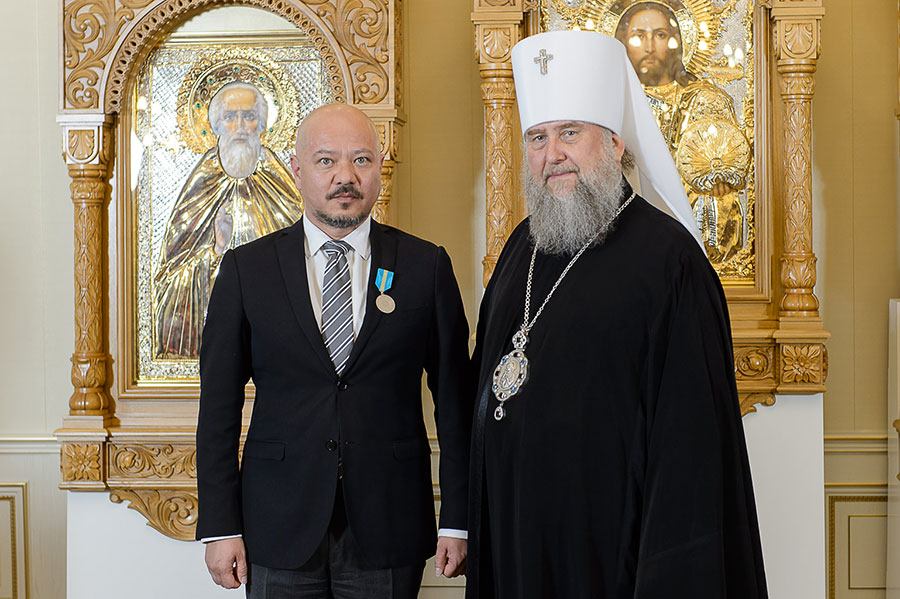 Глава Казахстанского Митрополичьего округа вручил церковные награды представителям казахстанских СМИ