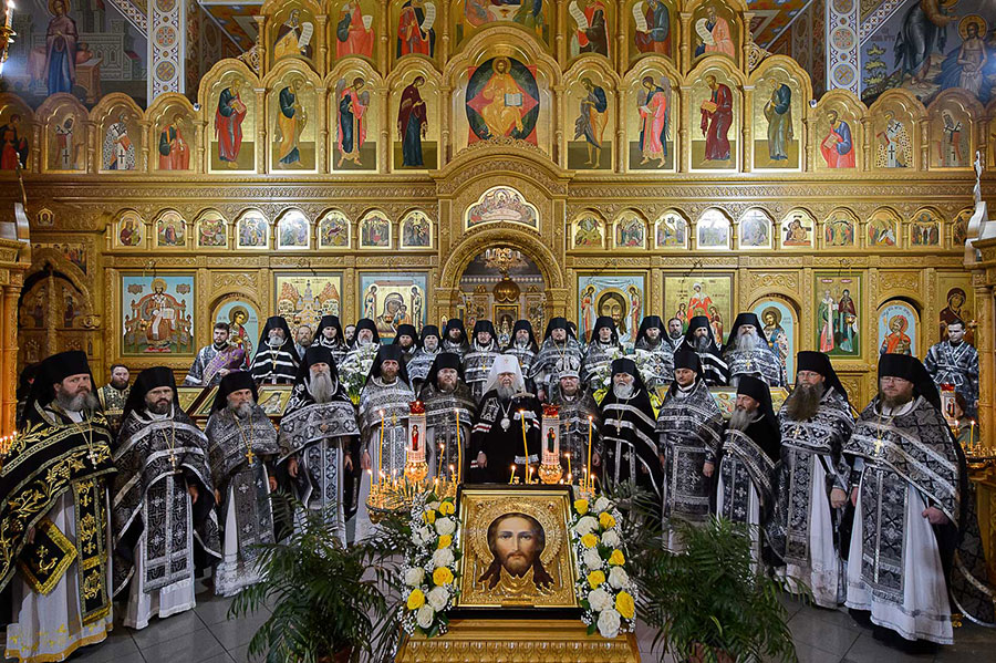 Глава Православной Церкви Казахстана совершил Литургию Преждеосвященных Даров с участием всех монашествующих Алма-Атинской епархии