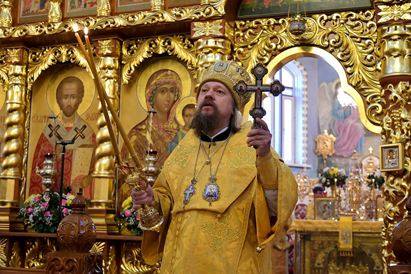 Епископ Каскеленский Геннадий совершил Божественную Литургию в Никольском соборе Алма-Аты