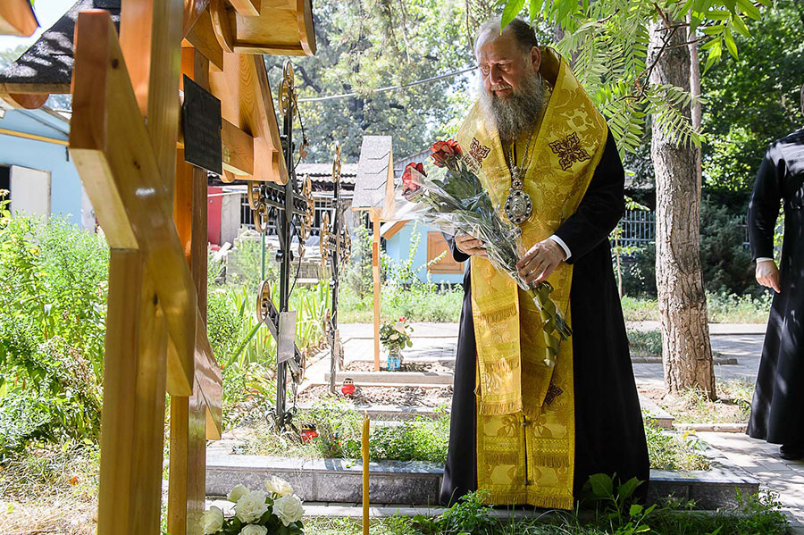 Глава Казахстанского Митрополичьего округа совершил литию по протодиакону Николаю Смирнову и схимонахине Дарии (Балезиной)