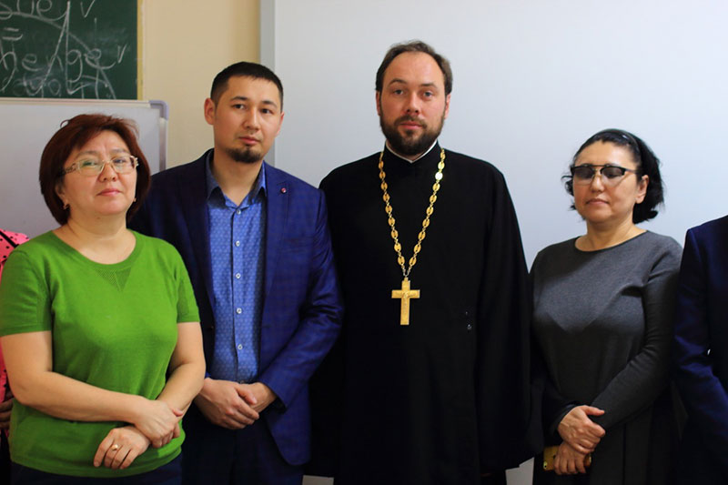 Ключарь Успенского кафедрального собора Астаны встретился со студентами Евразийского национального университета