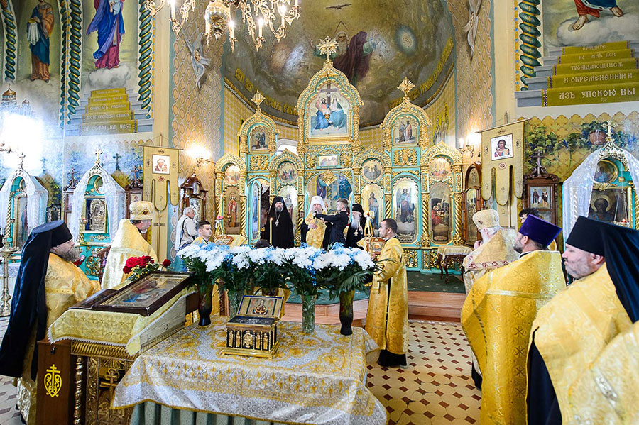 Православные жители Уральска встретили Пояс Царицы Небесной
