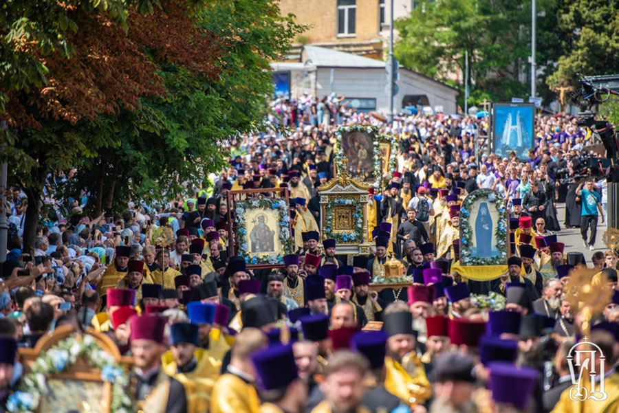 В 300-тысячном крестном ходе Украинской Православной Церкви в Киеве приняли участие казахстанские паломники