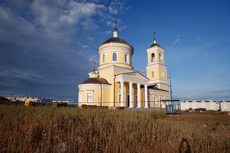 Епископ Кокшетауский и Акмолинский Серапион принял участие в освящении храма во имя всех Саратовских святых в городе Саратове