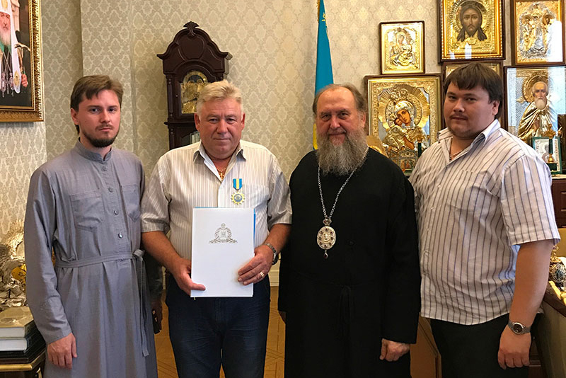 Один из старейших сотрудников Алма-Атинской епархии удостоен высокой награды Казахстанского Митрополичьего округа