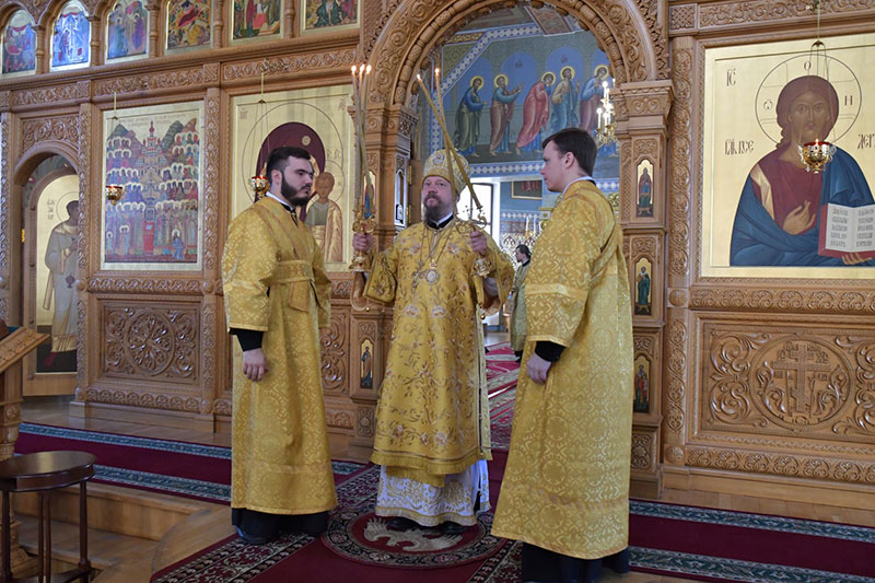 Епископ Геннадий совершил Литургию в Софийском соборе Иверско-Серафимовского монастыря Алма-Аты