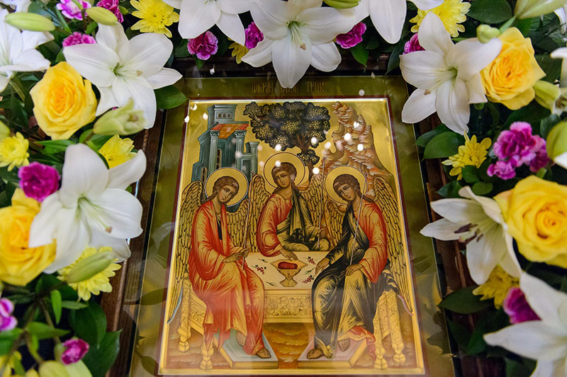 В праздник Живоначальной Троицы митрополит Александр совершил Литургию в Софийском соборе Алма-Аты